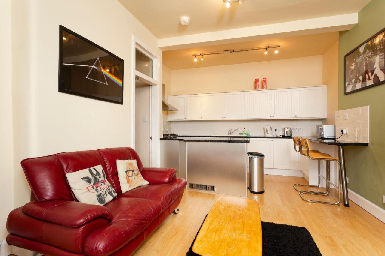1 Bedroom Overlooking Park *