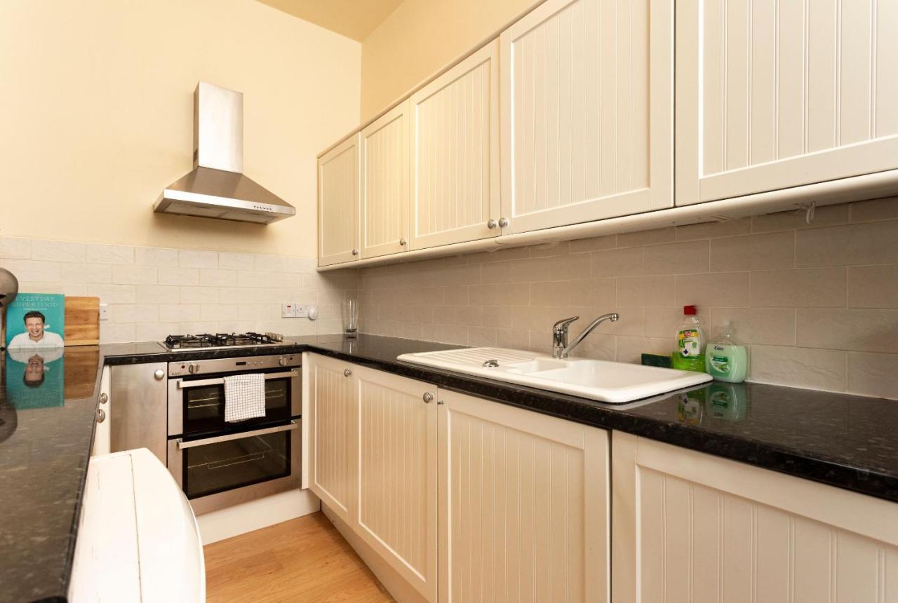 Apartment 1 Bedroom Overlooking Park
