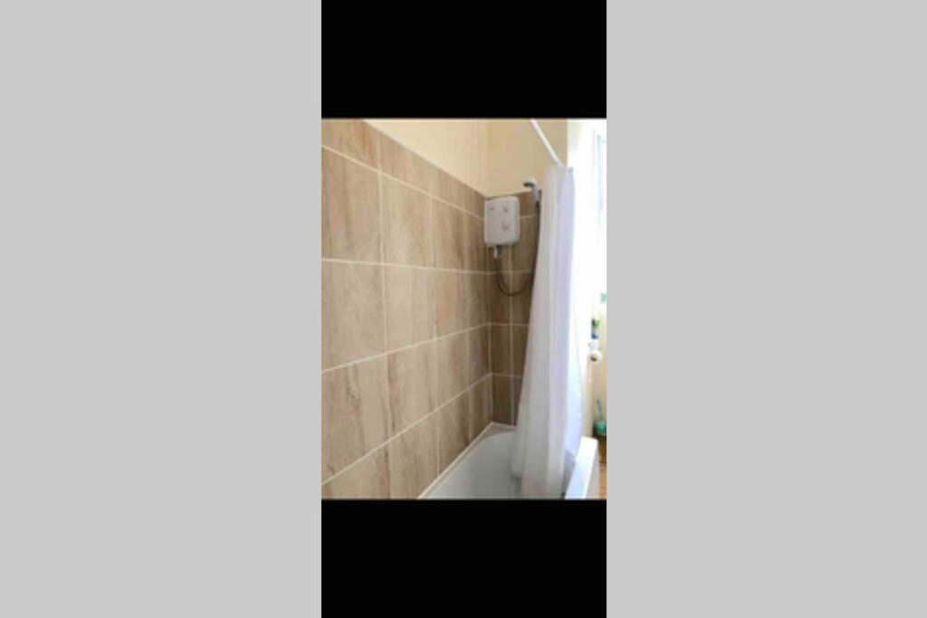 Apartment Lovely And Spacious 5 Bed Flat In Marchmont. Edinburgh