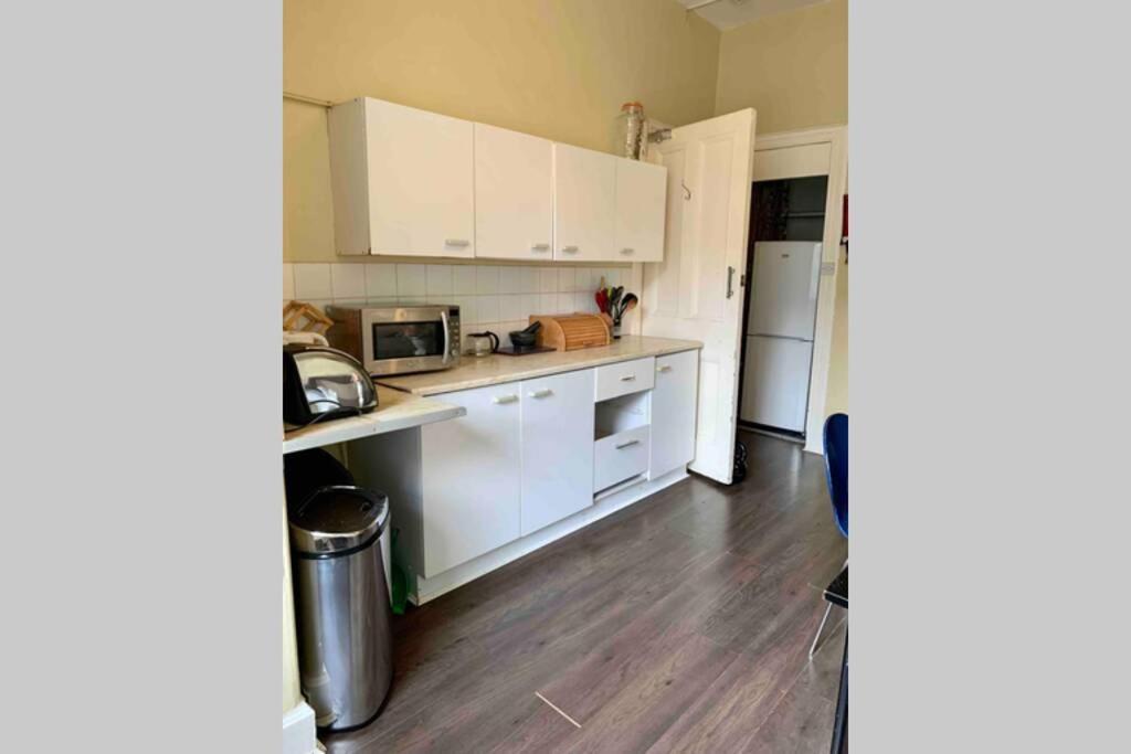 Lovely And Spacious 5 Bed Flat In Marchmont.