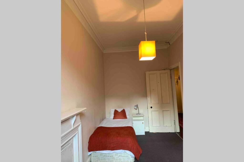 Lovely And Spacious 5 Bed Flat In Marchmont. Apartment *