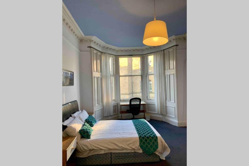 Lovely And Spacious 5 Bed Flat In Marchmont. Apartment
