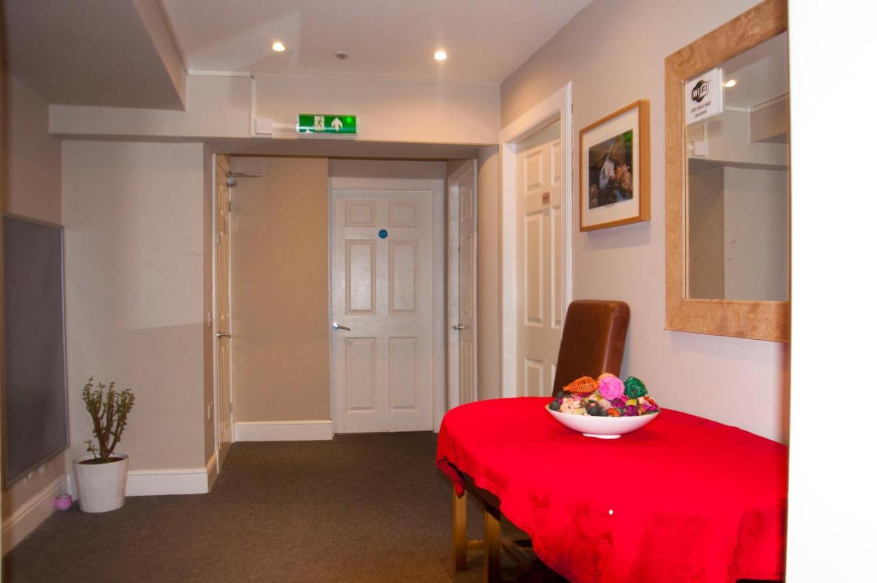 Block 2 Flat 17 Westfield Court Apartment *