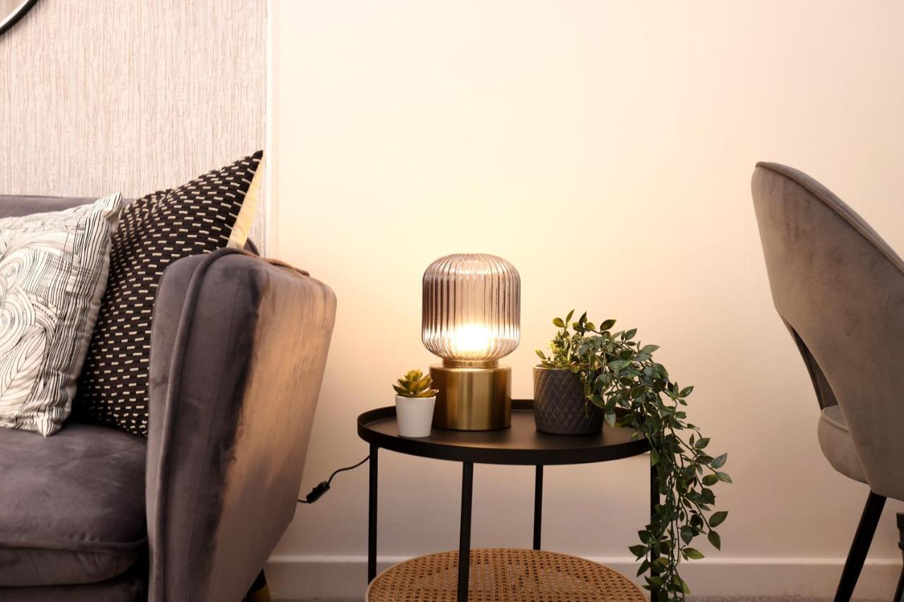 Joivy Modern 1 Bed Flat In West End, Close To Princes Gardens *