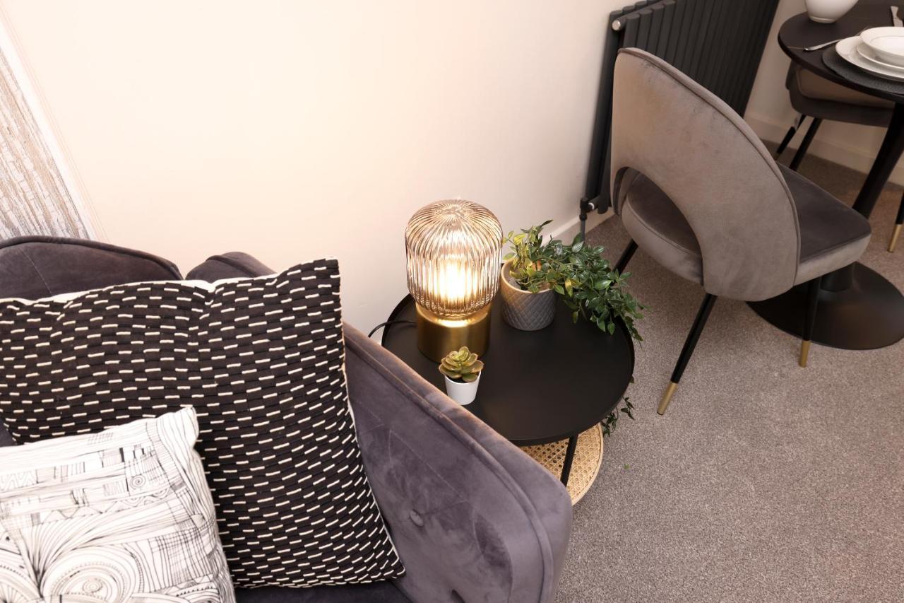 Joivy Modern 1 Bed Flat In West End, Close To Princes Gardens Apartment *