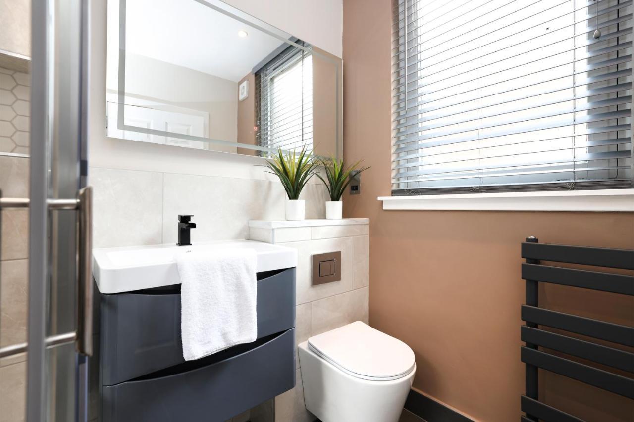 Joivy Modern 1 Bed Flat In West End, Close To Princes Gardens
