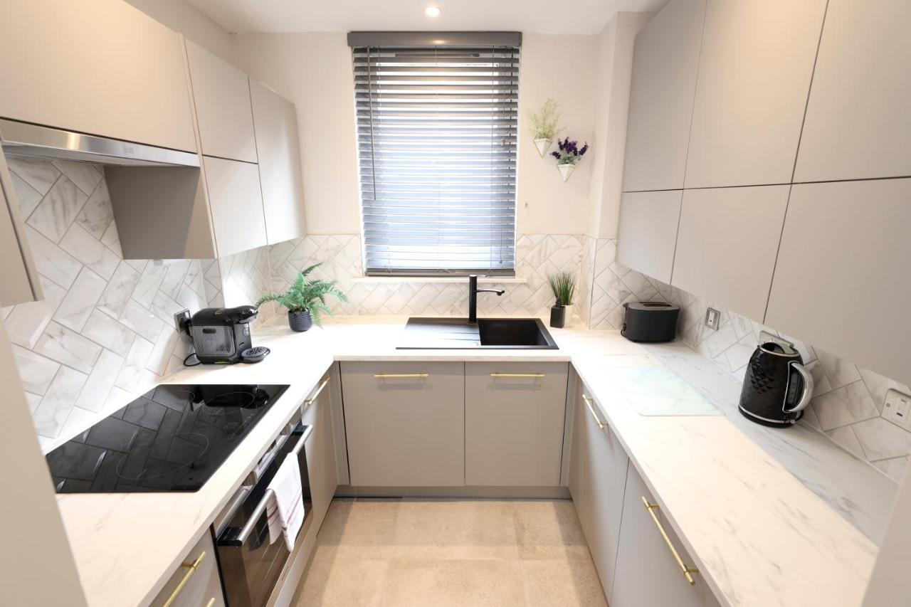 Joivy Modern 1 Bed Flat In West End, Close To Princes Gardens