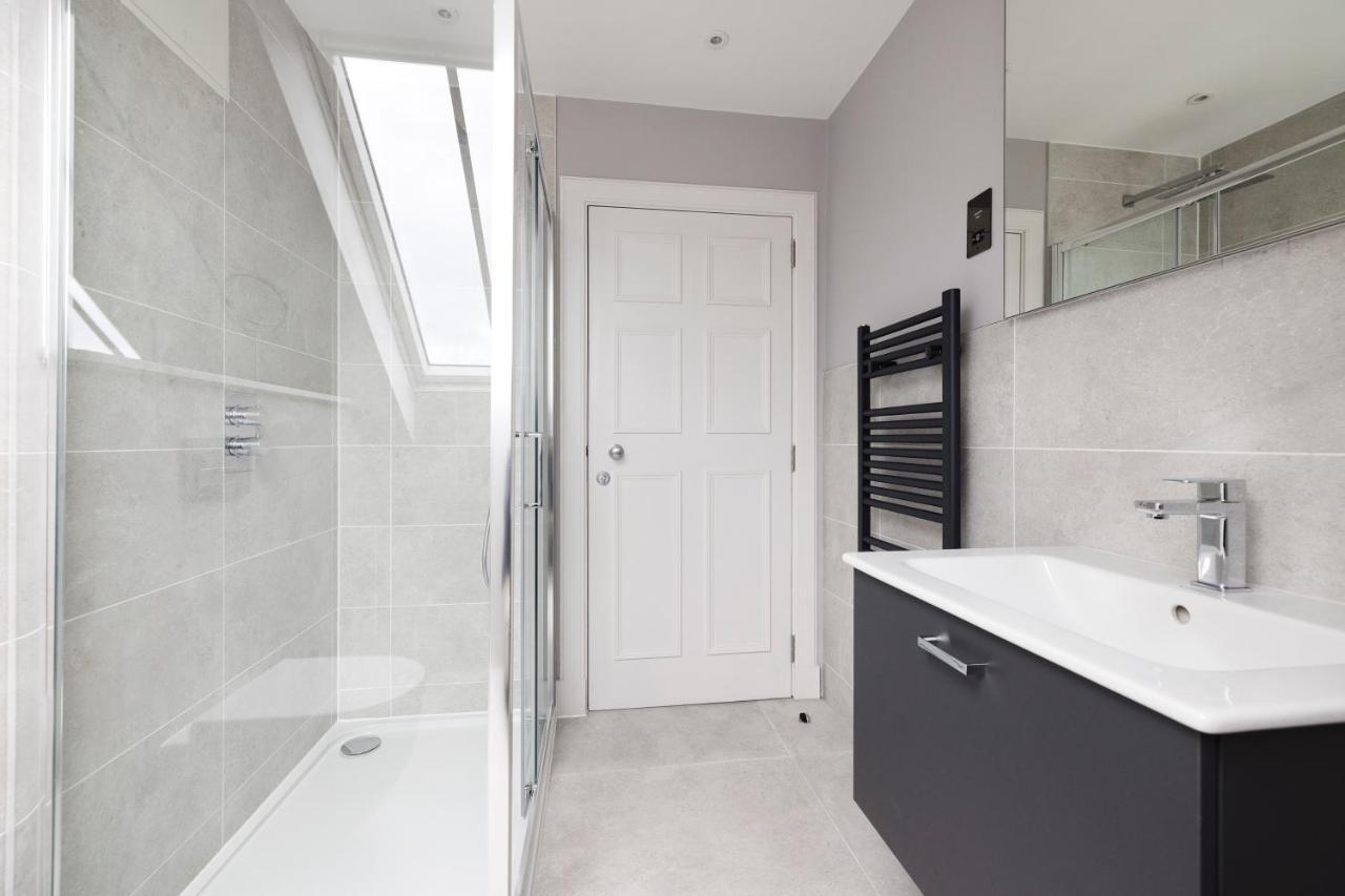 Apartment Altido Gorgeous Flat Overlooking Castle Edinburgh