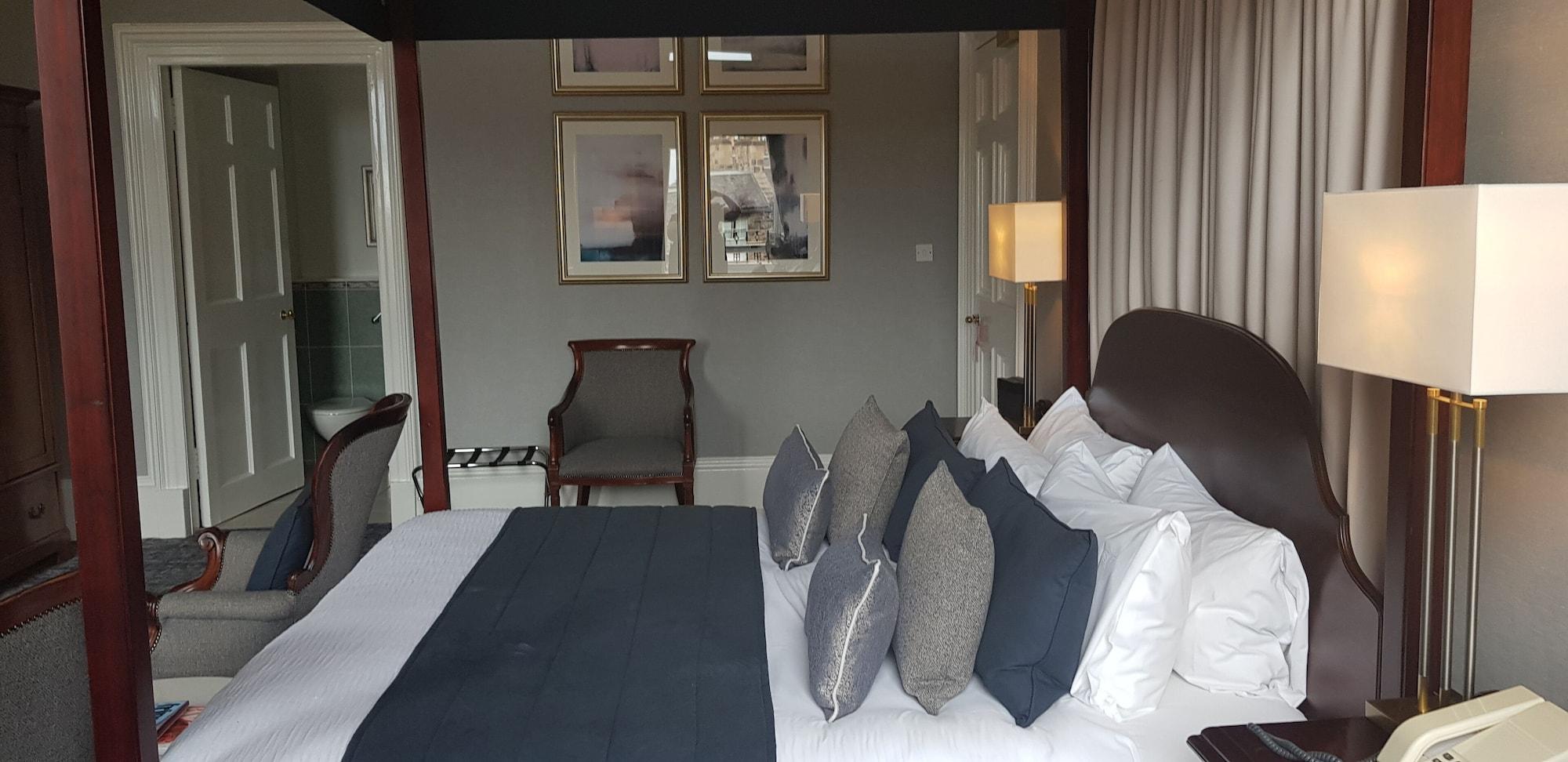 Royal Scots Club Hotel 3*