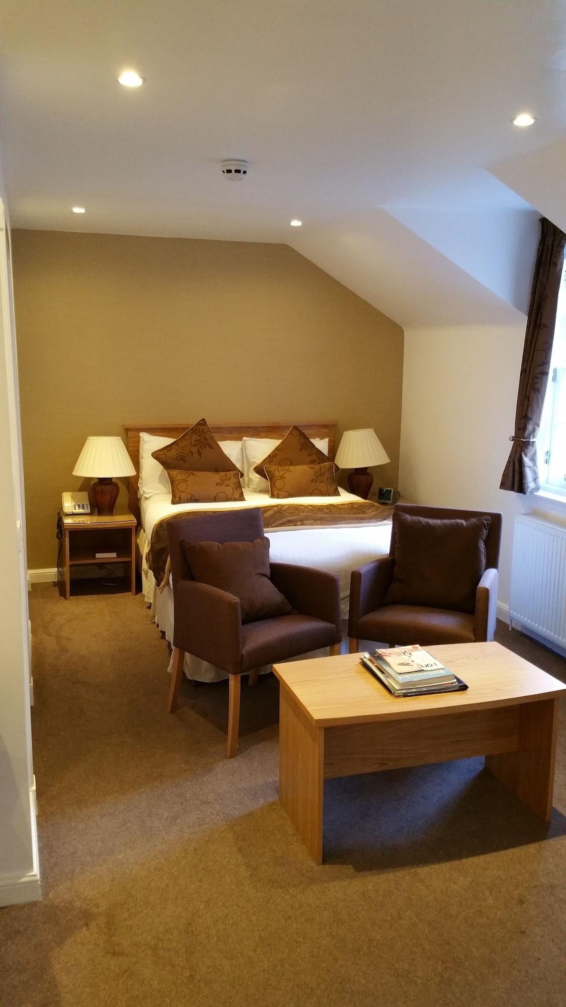 Royal Scots Club Hotel 3*