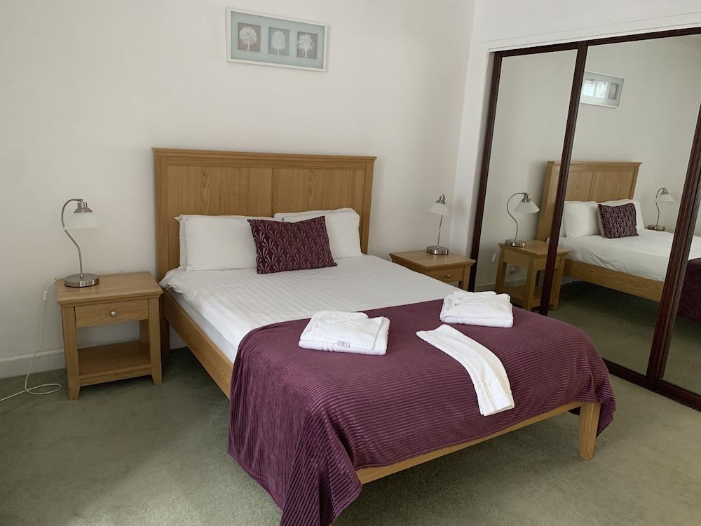 Piries Hotel EDI