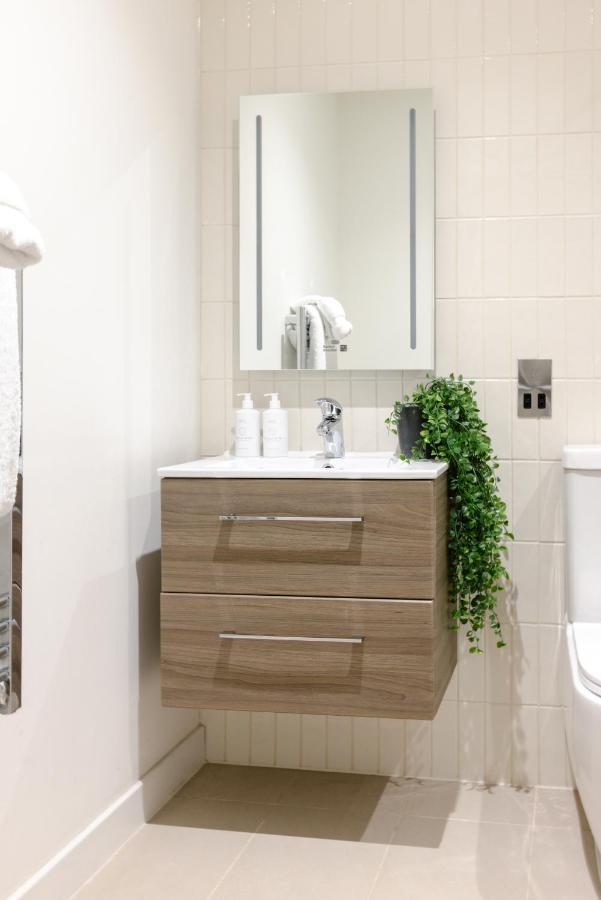 Heeton Concept Queen Street 4*