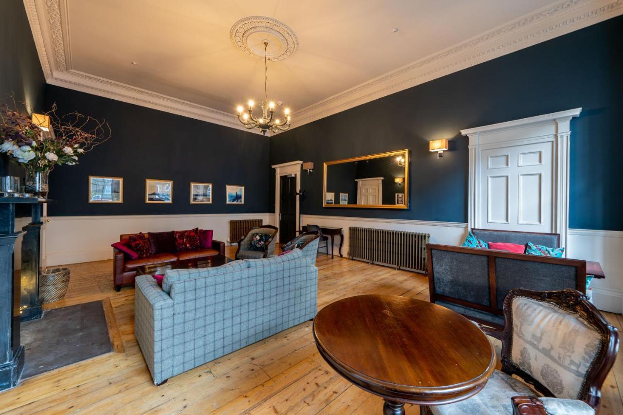 No11 Boutique & Brasserie