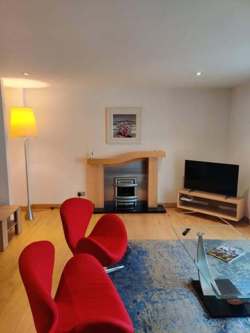 West End & Eicc With Parking Apartment EDI