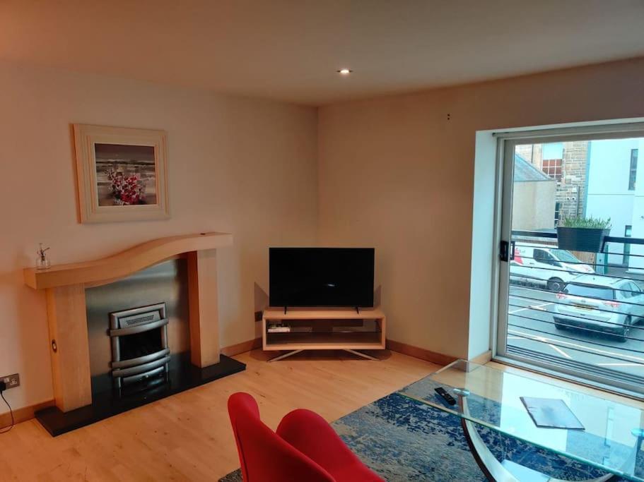 Apartment West End & Eicc With Parking EDI