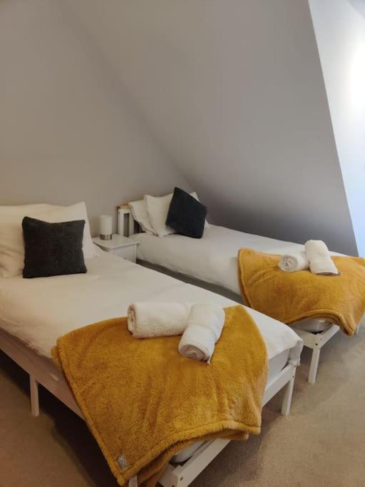 Apartment West End & Eicc With Parking EDI