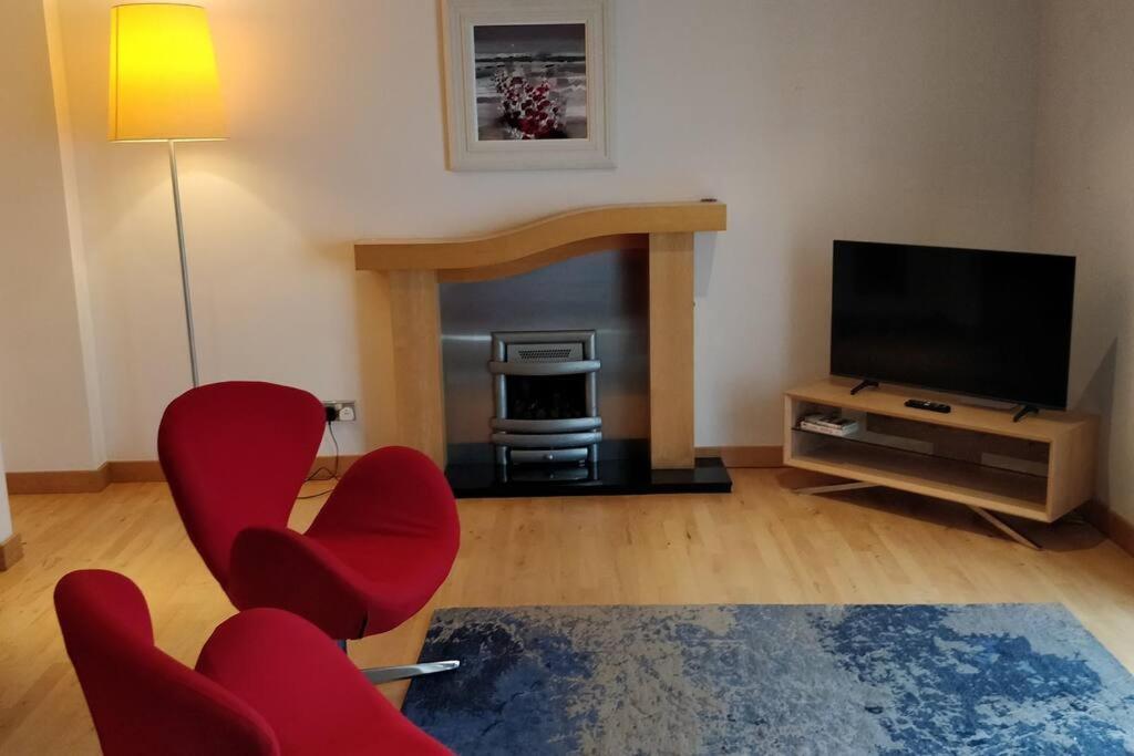 Apartment West End & Eicc With Parking EDI