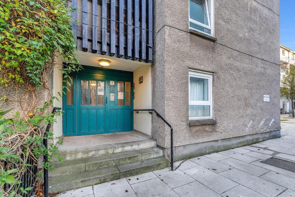 Edinburgh City Centre Aishia/Sakina Apartment Edinburgh