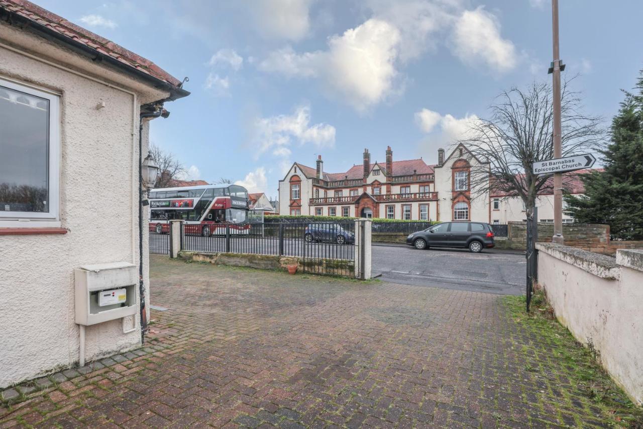 Beautiful 4 Bedroom - Ideal Location - Free Parking Edinburgh