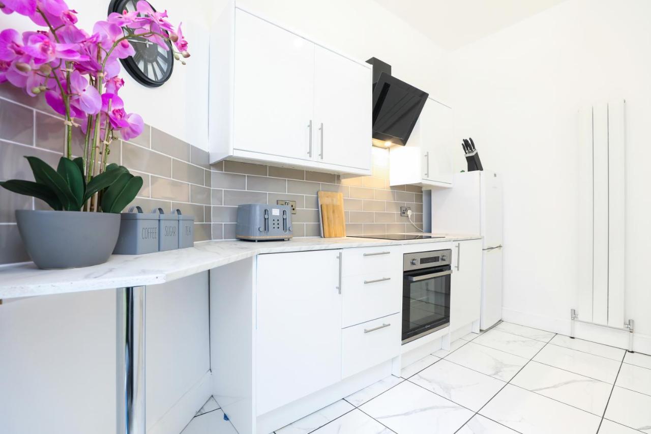 Gorgeous In Excellent Location - - Five Star Amenities Guest house Edinburgh