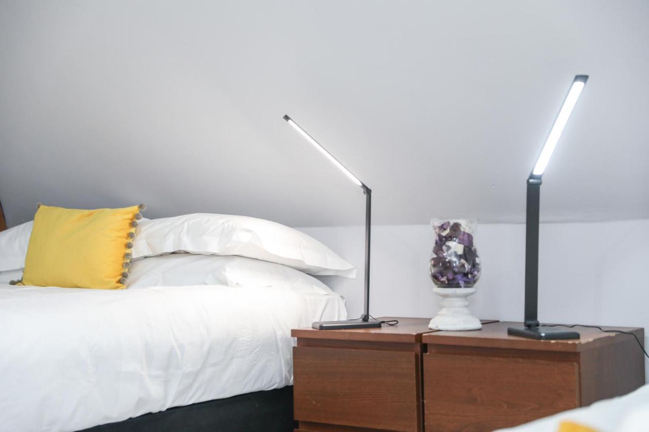 Beautiful 4 Bedroom - Ideal Location - Free Parking Holiday home Edinburgh