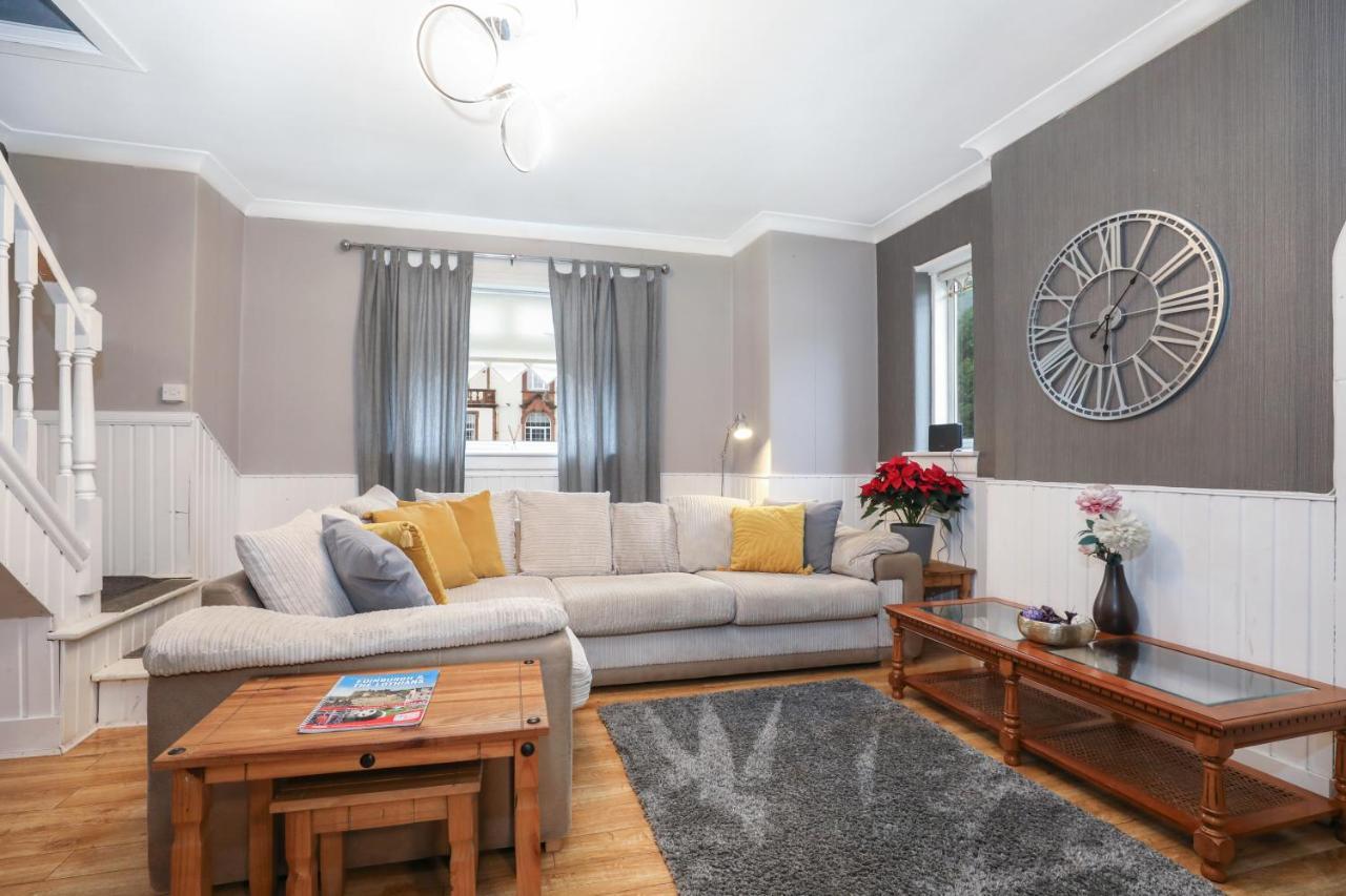 Holiday home Beautiful 4 Bedroom - Ideal Location - Free Parking