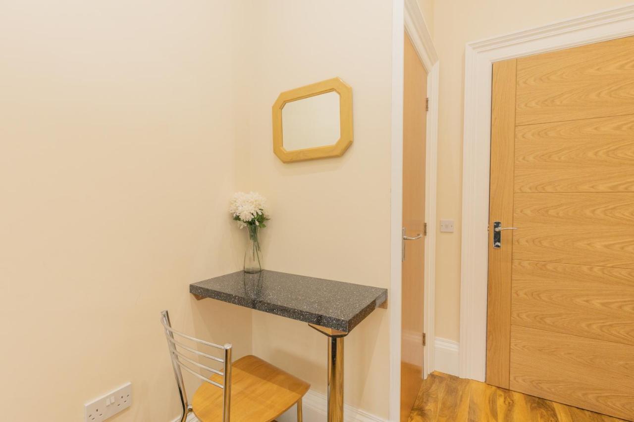 New 3-bedroom Close To Centre Apartment Edinburgh