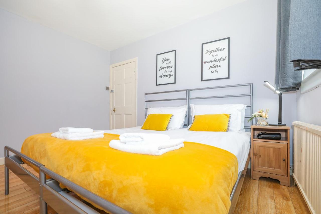 Beautiful 4 Bedroom - Ideal Location - Free Parking Edinburgh