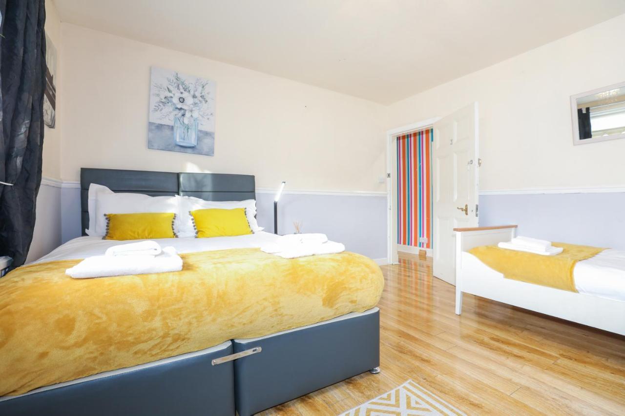 Holiday home Beautiful 4 Bedroom - Ideal Location - Free Parking Edinburgh