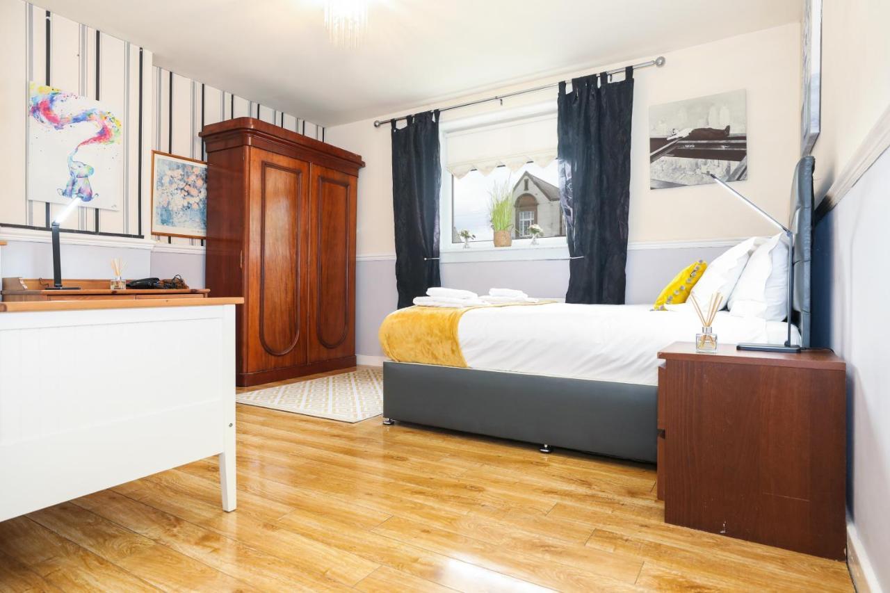 Beautiful 4 Bedroom - Ideal Location - Free Parking Edinburgh