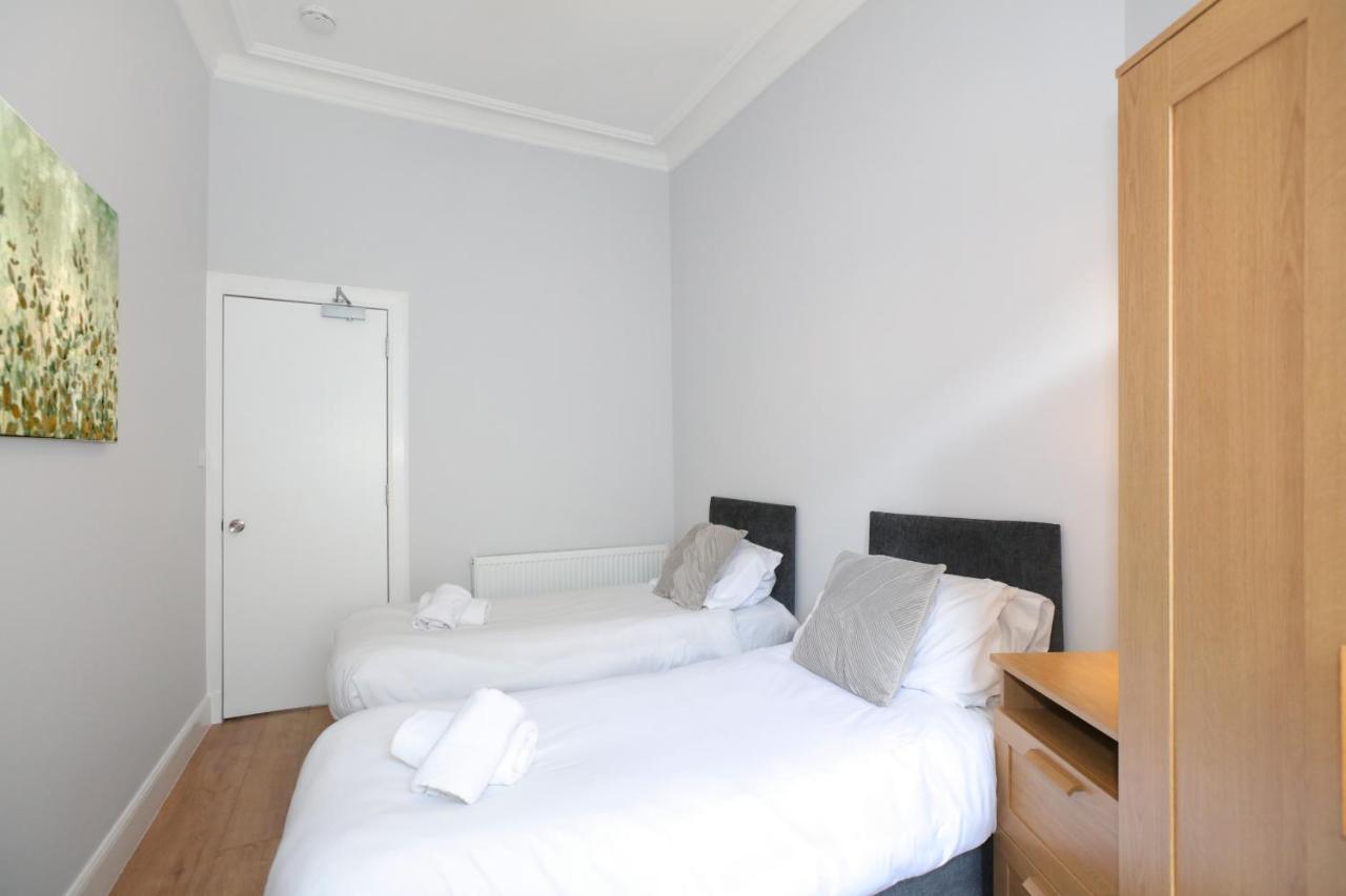 Sleeps 6 Free Parking Apartment Edinburgh