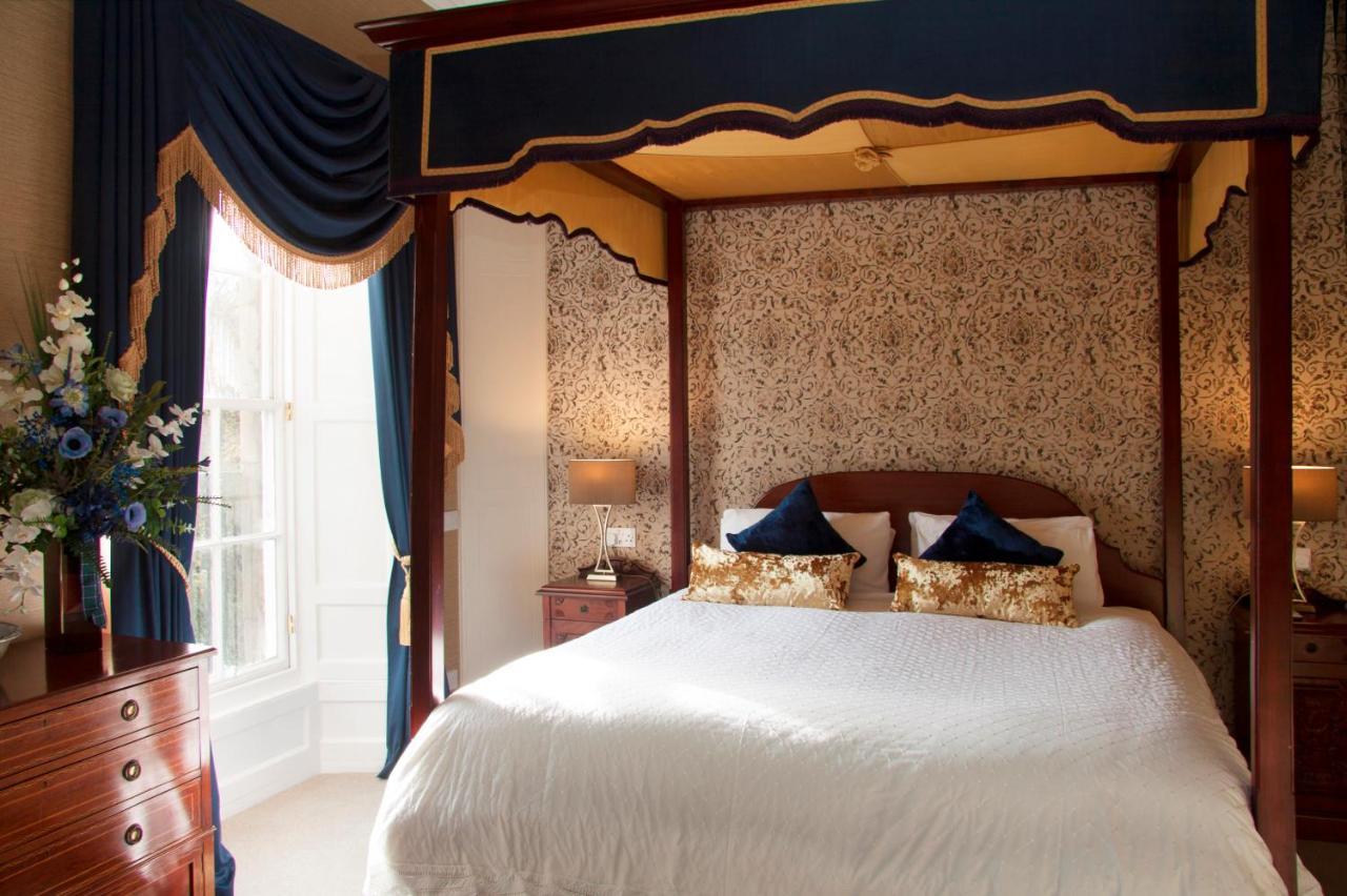 Royal Scots Club Hotel 3*