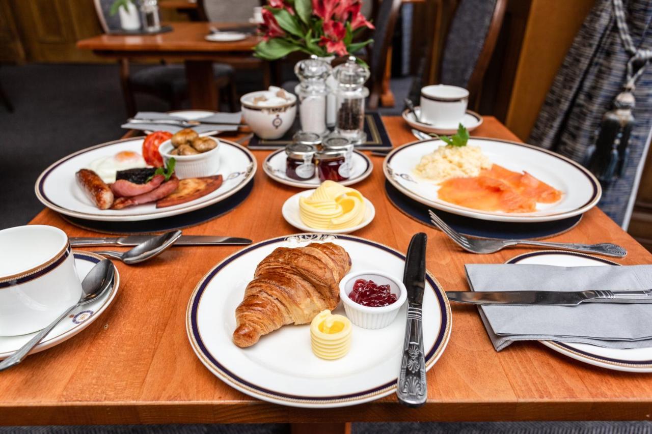 Royal Scots Club Hotel 3*