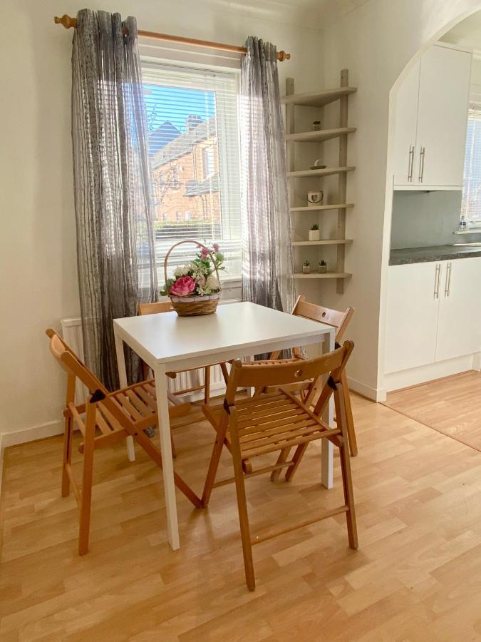 Cosy With Free Parking Close To Airport