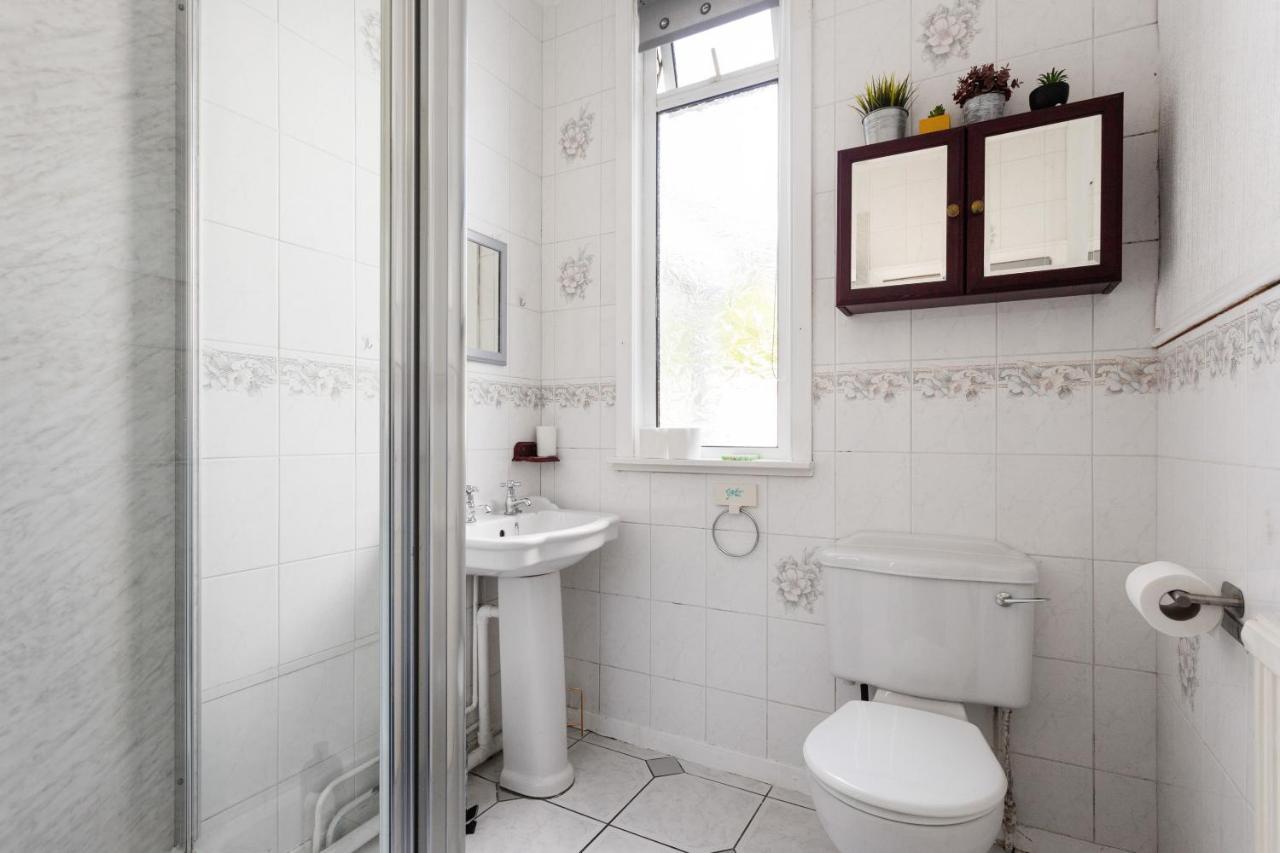 Lovely 3bed House-private Parking Holiday home Edinburgh