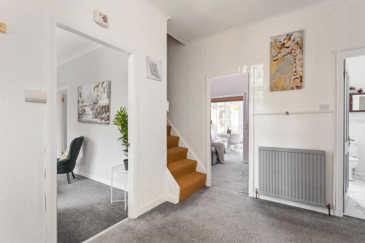 Holiday home Lovely 3bed House-private Parking *