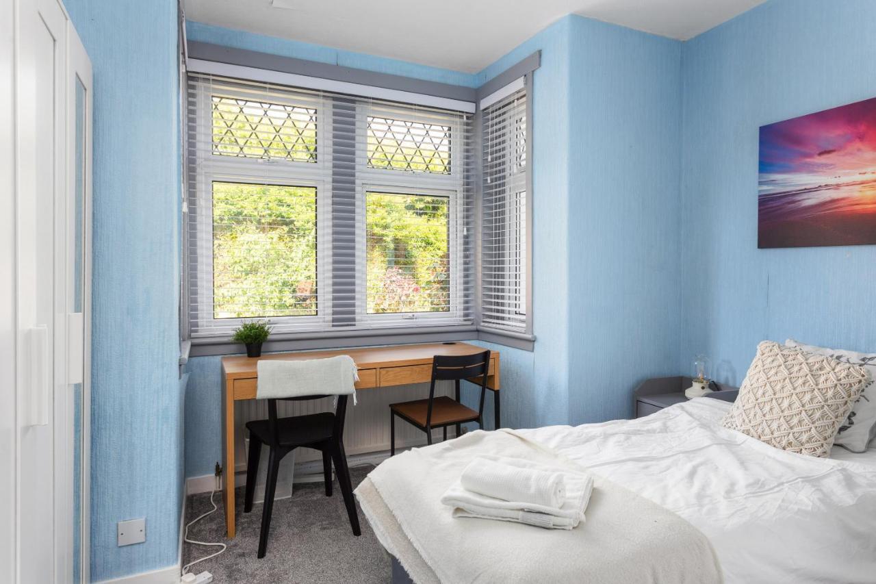 Lovely 3bed House-private Parking Holiday home *