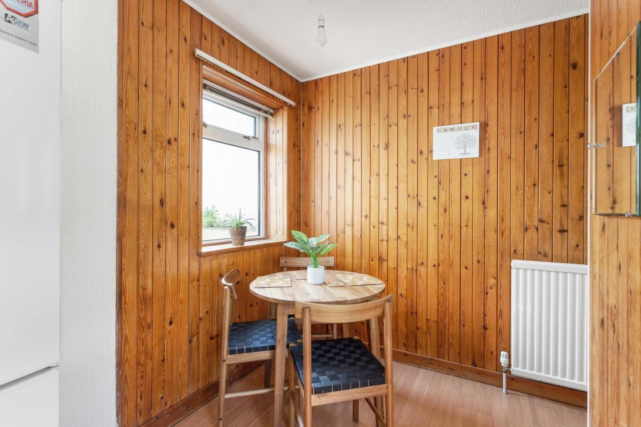 Lovely 3bed House-private Parking Holiday home *