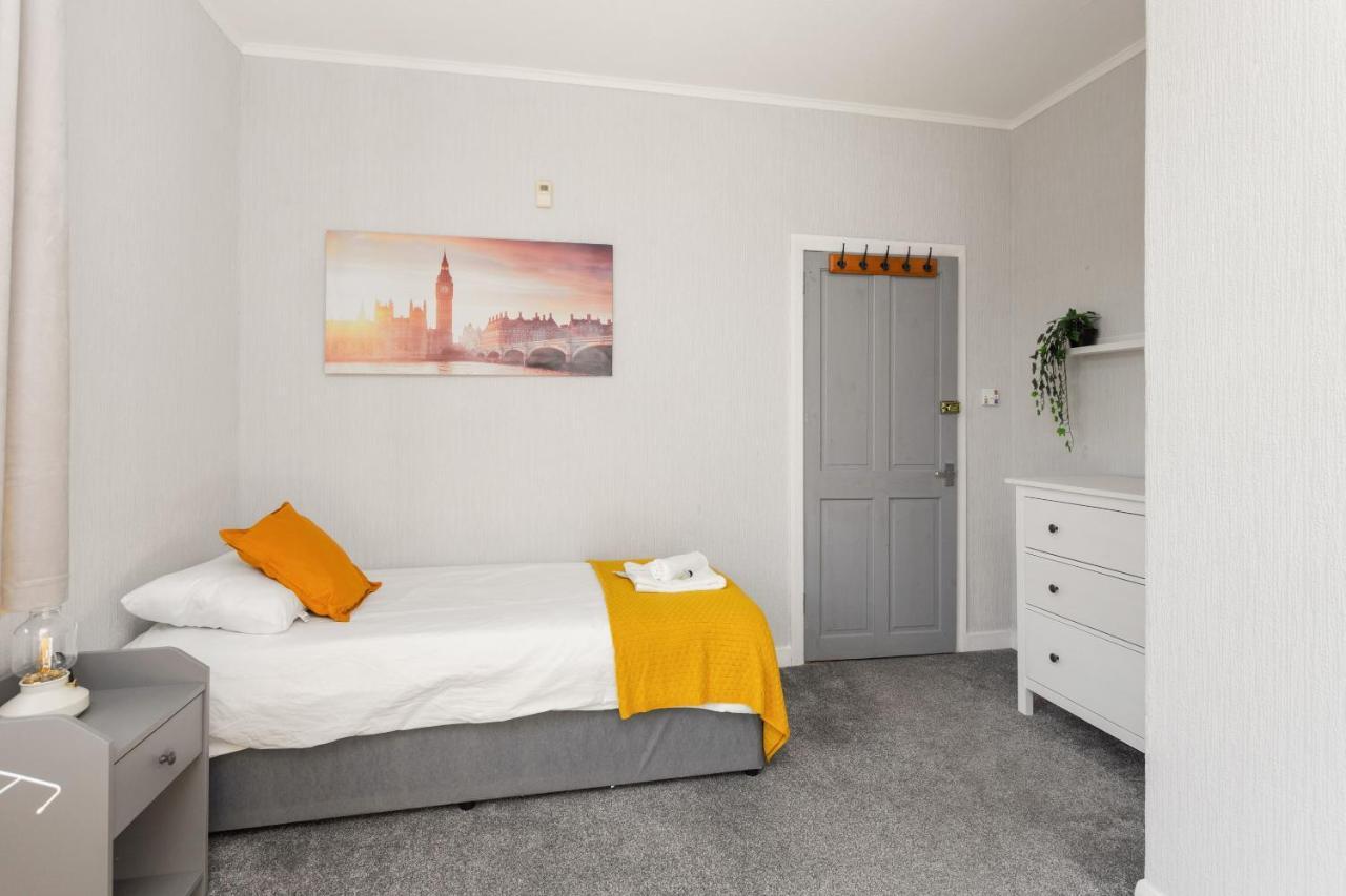 Lovely 3bed House-private Parking Holiday home Edinburgh