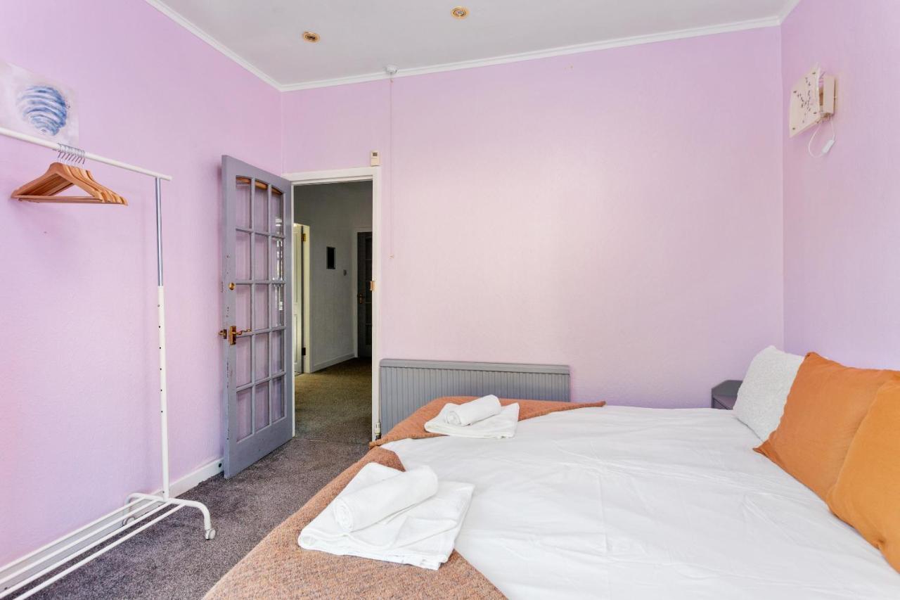 Lovely 3bed House-private Parking Holiday home Edinburgh