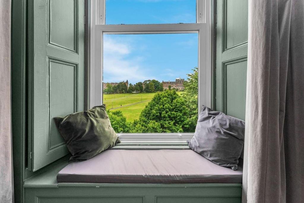 Bright And Spacious Flat Overlooking The Meadows * Edinburgh
