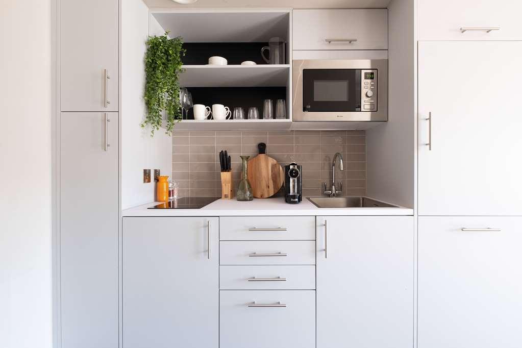 Heeton Concept Queen Street 4*