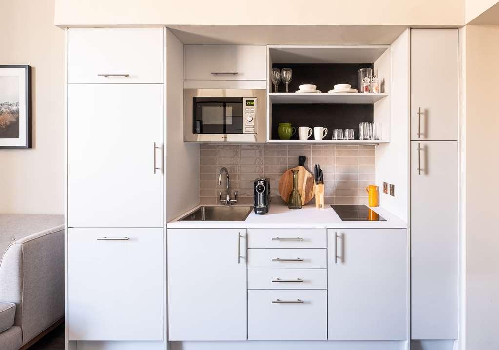 Heeton Concept Queen Street 4*