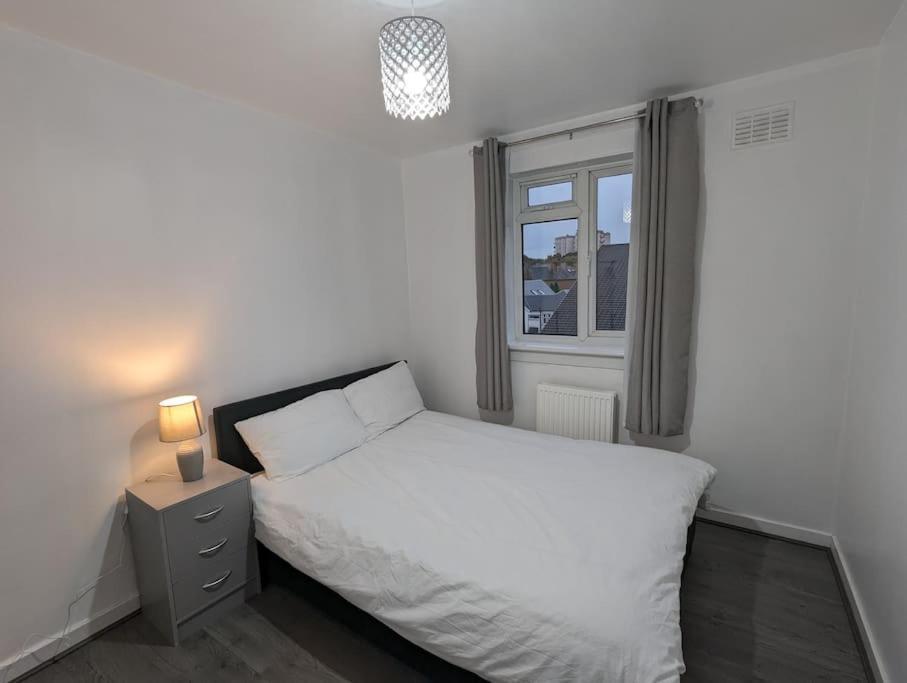 3 Bedroom Sleeps 8 Apartment EDI