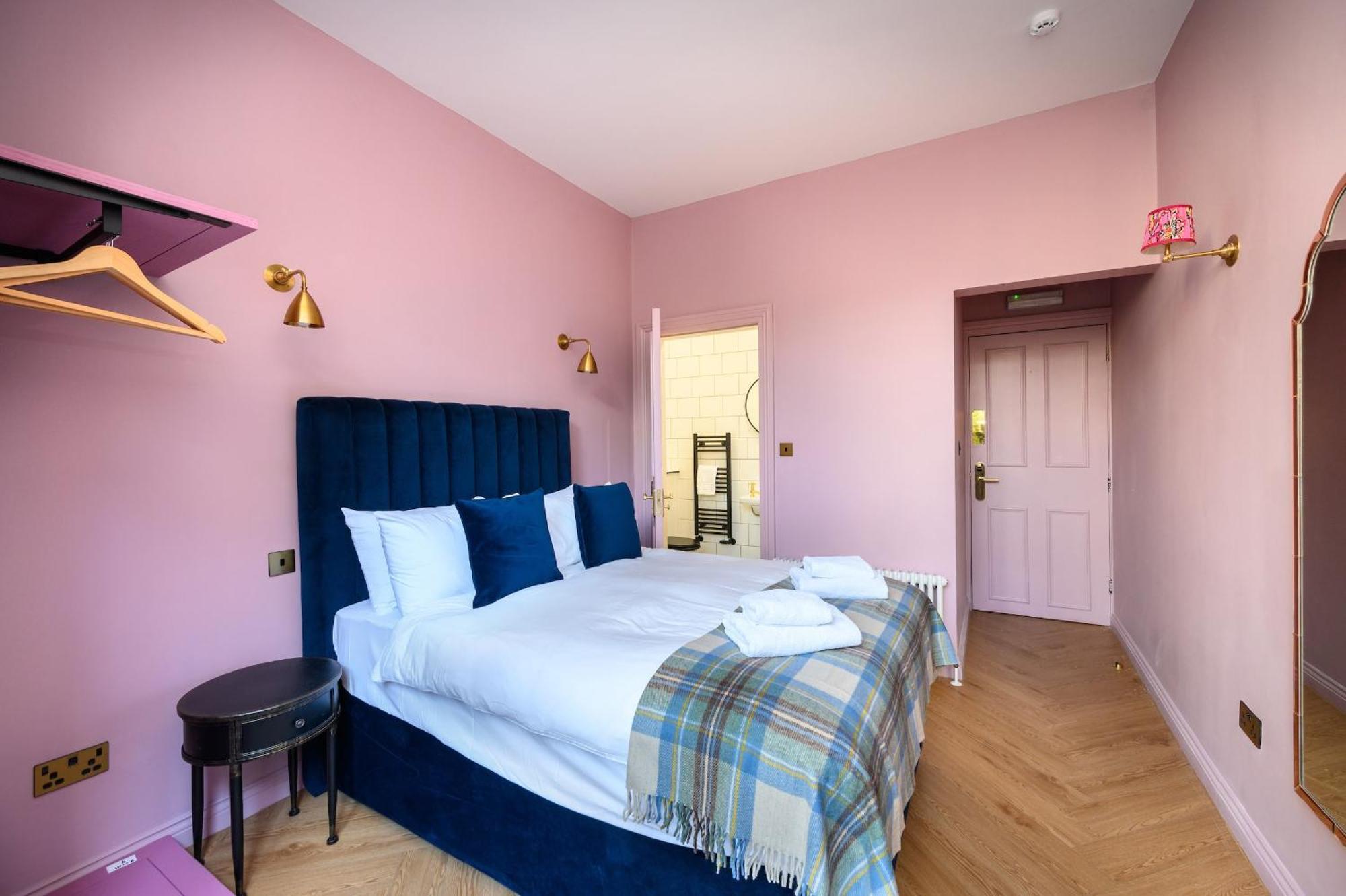 Queen Charlotte Guest house *