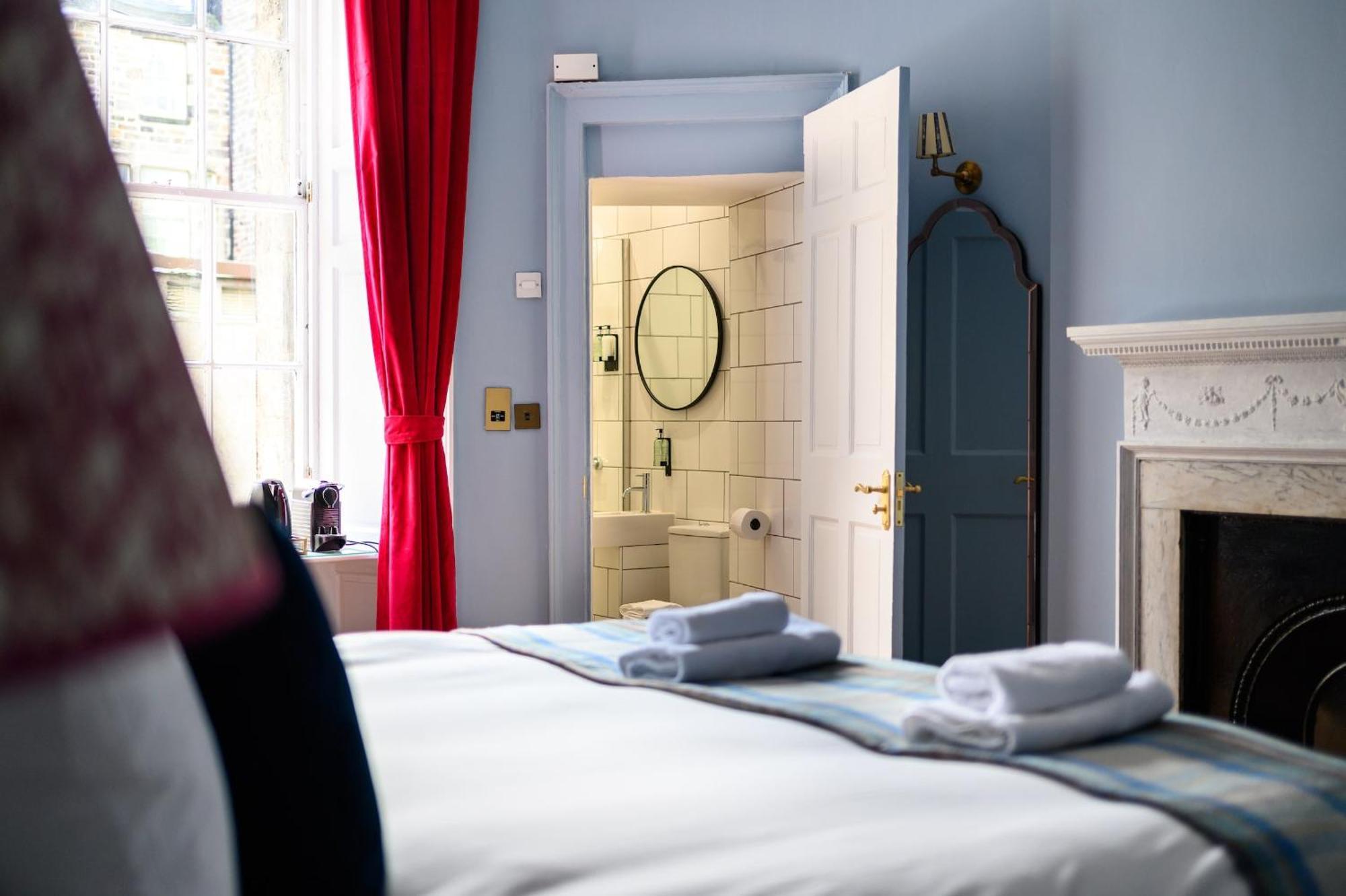 Guest house Queen Charlotte Edinburgh