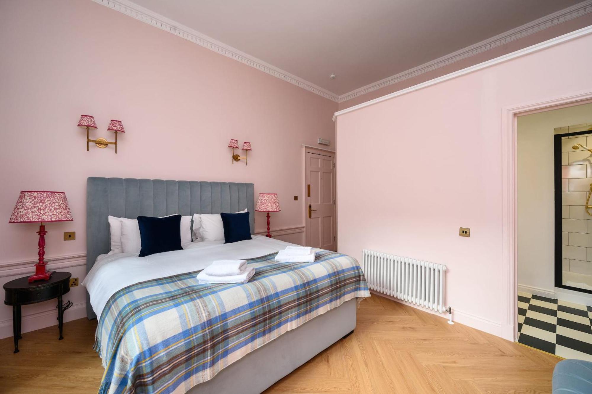 Queen Charlotte Guest house *