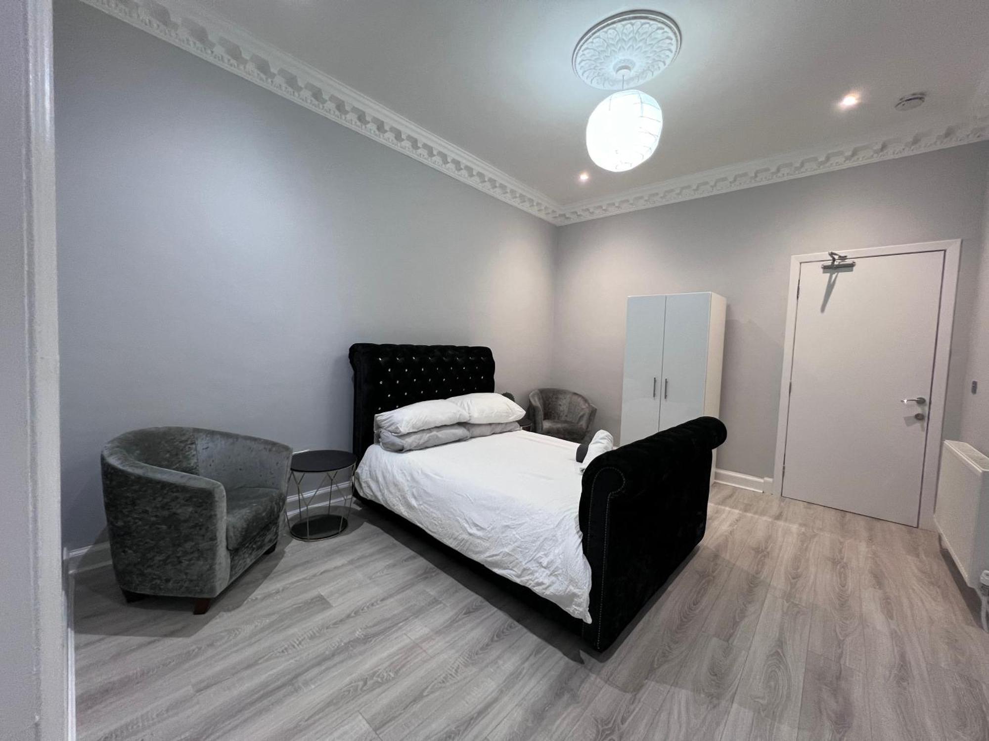 Lovely 4 Bedroom 2nd Floor Walk Up