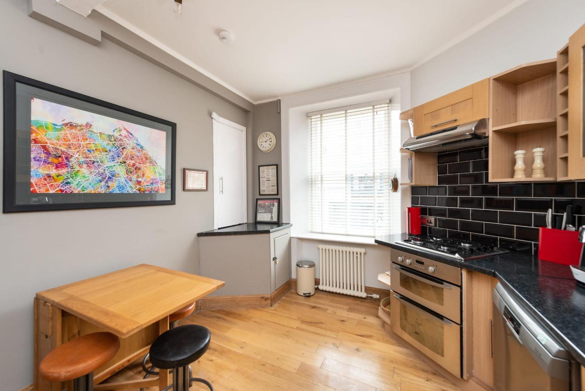 Charming Grassmarket 1 Bed Castle Pad *