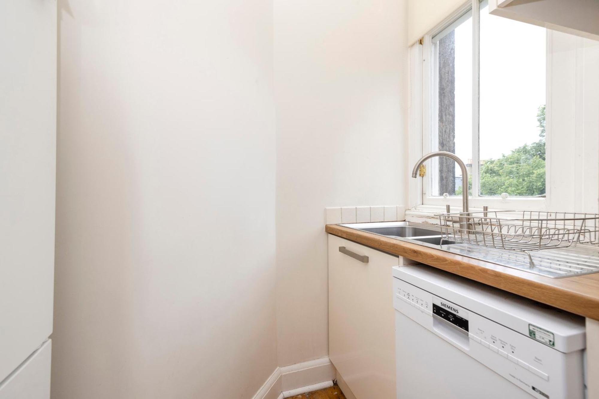 Tasteful 1-bedroom Near Meadows *